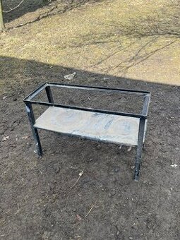 Stojan pod akvárium