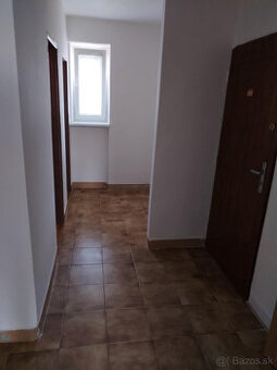Priestranný 4-izbový byt s balkónom v tichej časti.