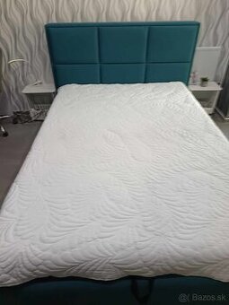 Predám postel s matracom 400 eur/ bez matraca 300 eur