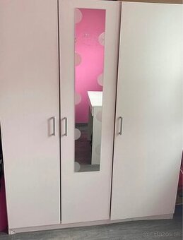 Ikea skriňa