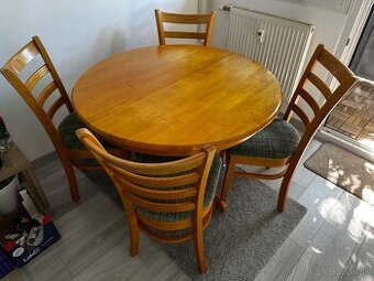 Kuchynský stôl so stoličkami