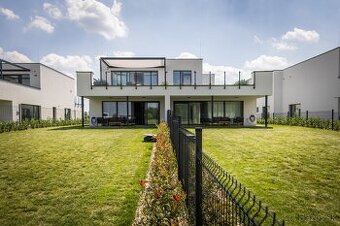 NA PREDAJ prízemný 4-izbový byt s terasou a záhradou