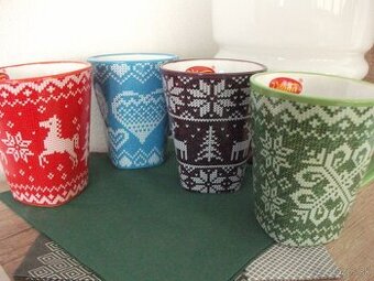 4Hrnčeky farebné+podnos a 2Milka hrnčeky, 2xZimné