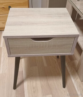 Nočný stolík v dekore dub sonoma