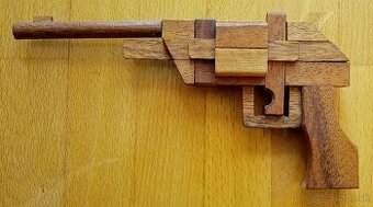 Drevena pistol logicka skladačka 3D puzzle