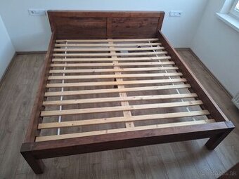 Manželská postel na predaj