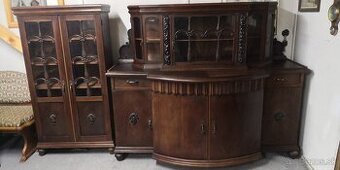 Starožitná vitrína + starožitný masivní příborník
