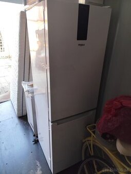 Chladnička s mrazničkou Whirpool W7 821O W
