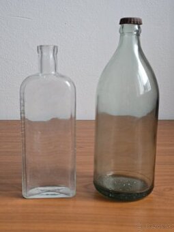 2 sklené fľaše spolu 5 €