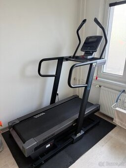 Bežecký pás Challenger s nastaviteľným stúpaním do 40°