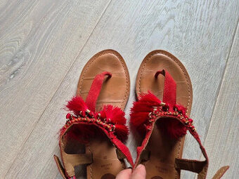 Šľapky so strapcami, veľkosť 37