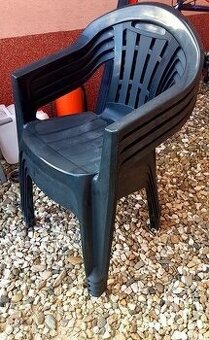 záhradné stohovateľné kreslá