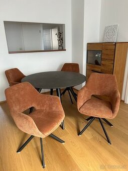 Jedálenský stôl a stoličky