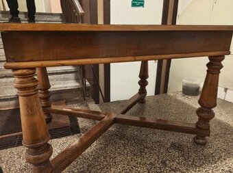 Starožitný masívny stôl + historické stoličky cca rok 1900