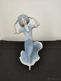 Royal dux porcelánová soška žena s klobúkom