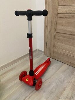Detská kolobežka Ferrari