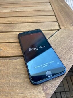 iPhone SE 2020 - 1