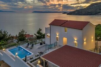 CHORVATSKO:Moderní vila s bazénem a panoramatickým výhledem