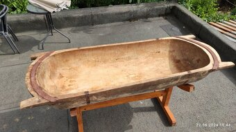 Predám veľké drevené koryto s podstavcom