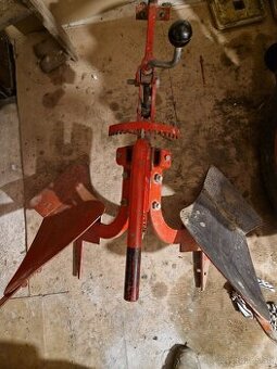 Otočný pluh za  malotraktor MT7-032