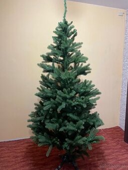 Vianočný stromček umelý