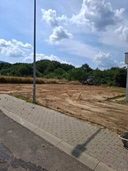 Rovinatý stavebný pozemok  Trenčianske Jastrabie