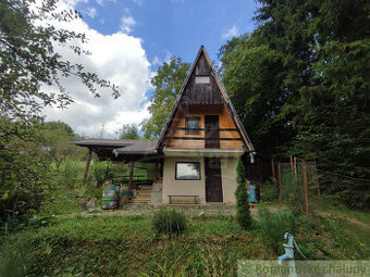 Trojpodlažná chata v záhradkárskej osade pri Beluši na pre