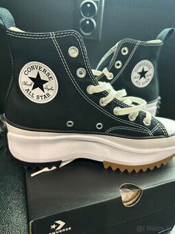 Converse cierne