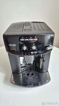 Pekný kávovar DeLonghi Caffe Corso