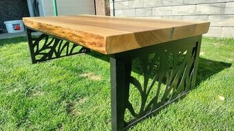 Masívny orechový stôl