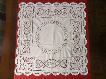 Starodávne ručne vyšívané obrusy