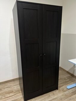 Skriň a rám postele s roštom