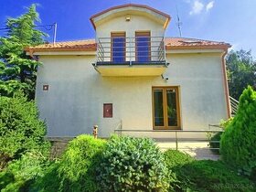 NEWCASTLE⏐Na predaj 6 izbový rodinný dom v obci Čereňany - 1