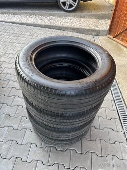 215/60R17 Michelin
