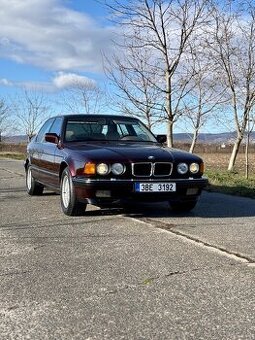 BMW E32 750i Brokatrot