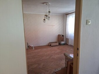 Slnečný byt v centre mesta s parkovaním vo dvore
