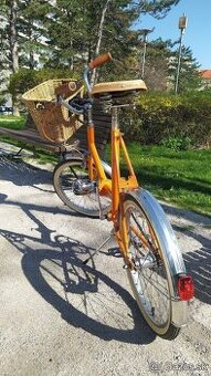 KOMPLETNE ZRENOVOVANA RETRO SKLADAČKA