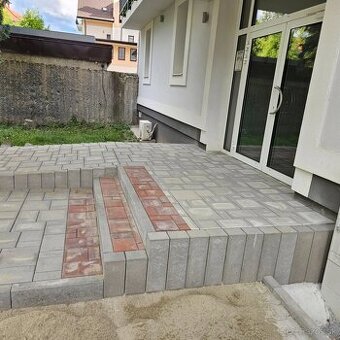Pokladka zamkovej dlazby, ploty, oporne mury