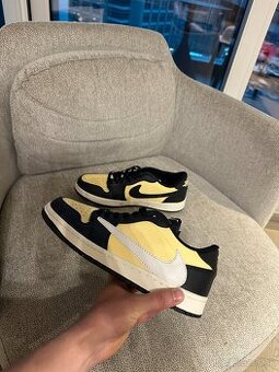 Nike Air Jordan 1 Low Travis - žlto/čierne - veľkosť 42