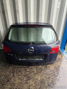 Zadny kufor opel astra J