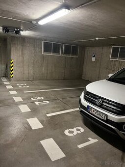 Garážové státie v Rači