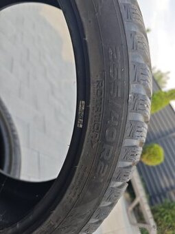 1 ks Nokian 255/40, R21 zimná pneu