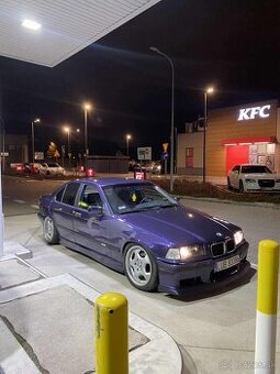 BMW E36 320i