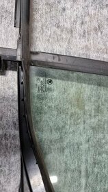Trojuholník okno do ľavých zadných dverí na Škoda Fabia 3