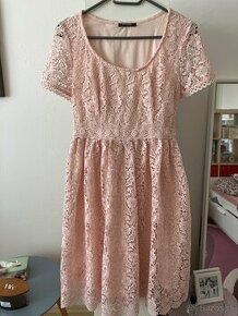 Ružové šaty s čipkou Orsay
