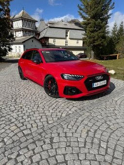 Audi RS4 COMPETITION MATRIX VIRTUAL Red/Black