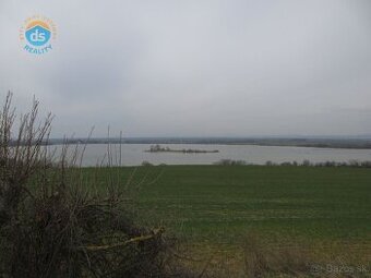 Na predaj záhrada 399 m2 s krásnym výhľadom na vodnú nádrž S