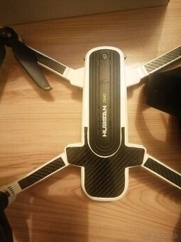 Dron s kamerou