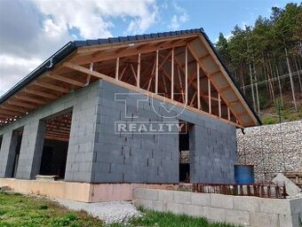Trojizbový rodinný dom typu bungalov s terasou v...