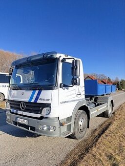 Mercedes Atego 1218 hákový nosič kontajnerov